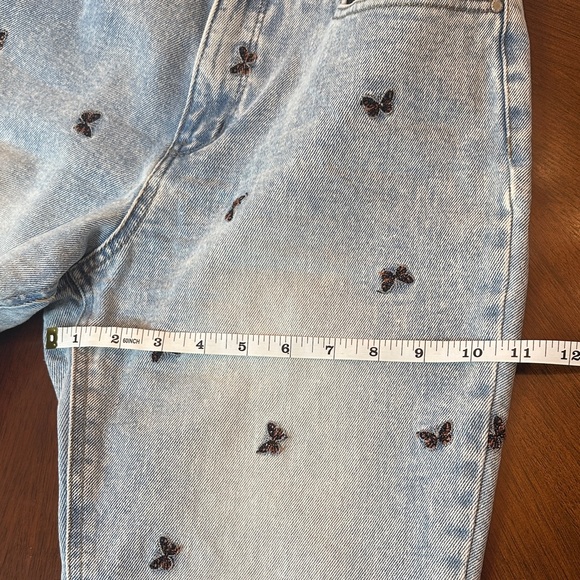 Light Wash Butterfly Embroidered Distressed Jeans - Picture 5 of 13